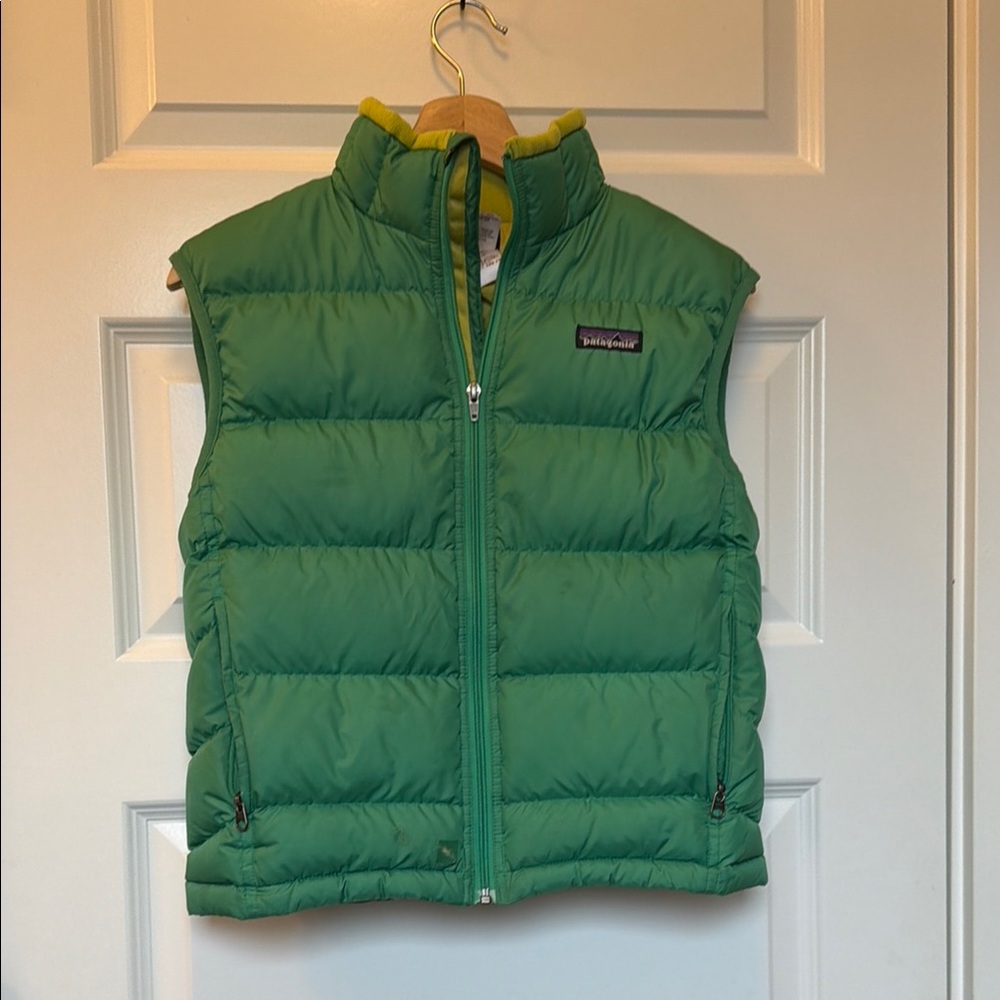 Patagonia Kids or Women’s XS Green Puffer Vest